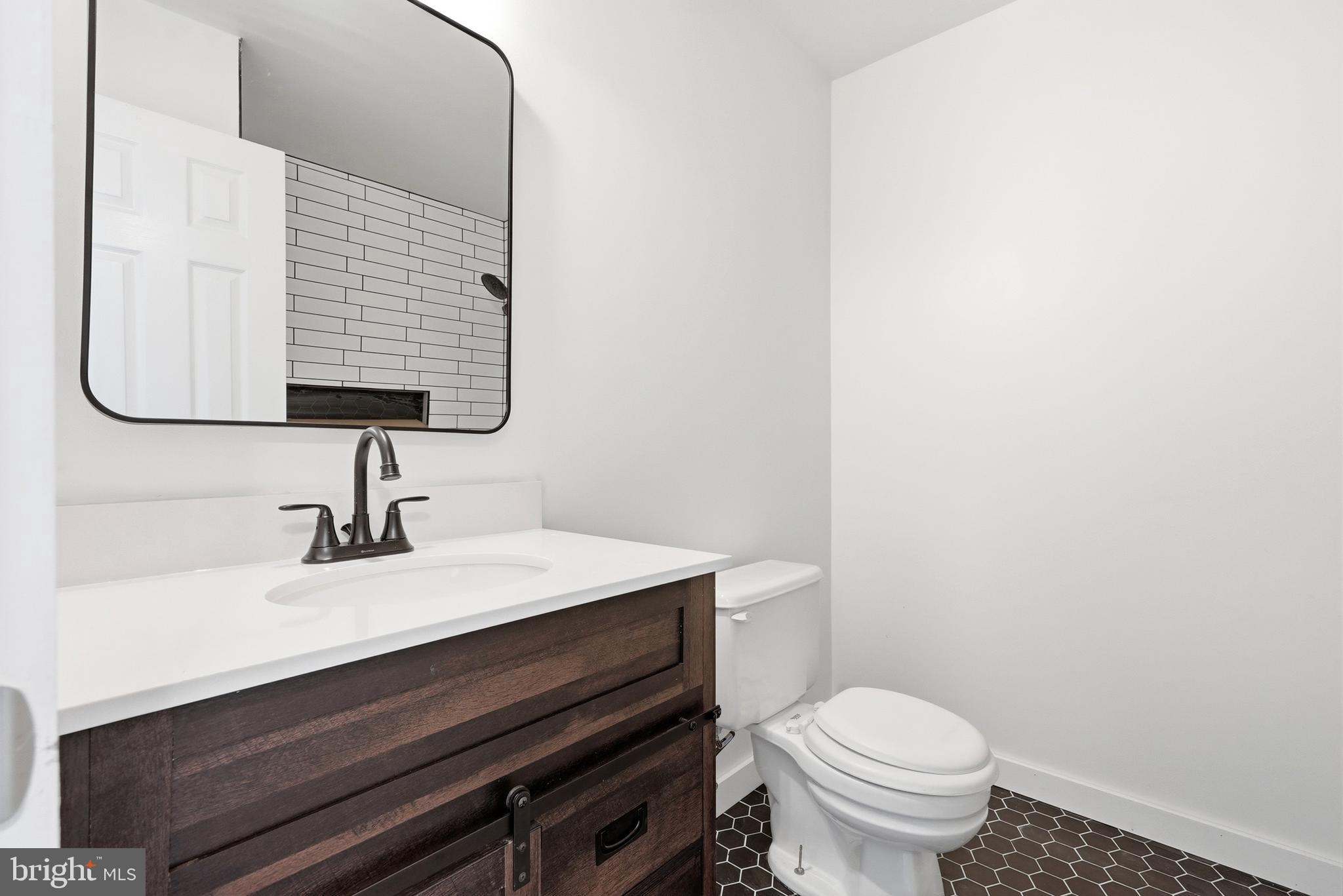 10405 Carlyn Ridge Road Damascus, MD 20872 - Photo 15 of 56 Newly renovated full bath
