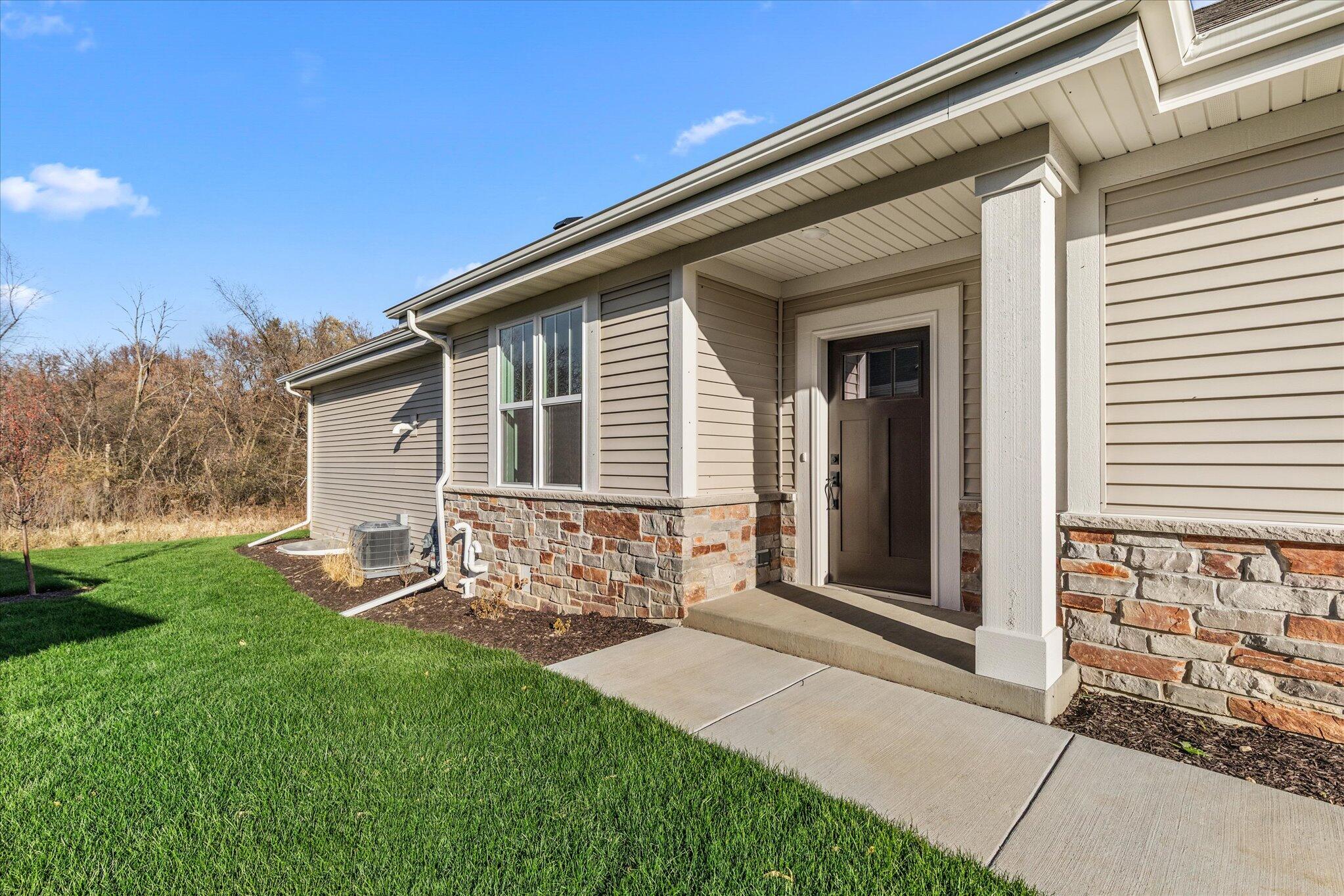 W204-n17685 Laurel Place, Unit 801 Jackson, WI 53037 - Photo 2 of 24 W204 N17685 Laurel Pl 02 Entry