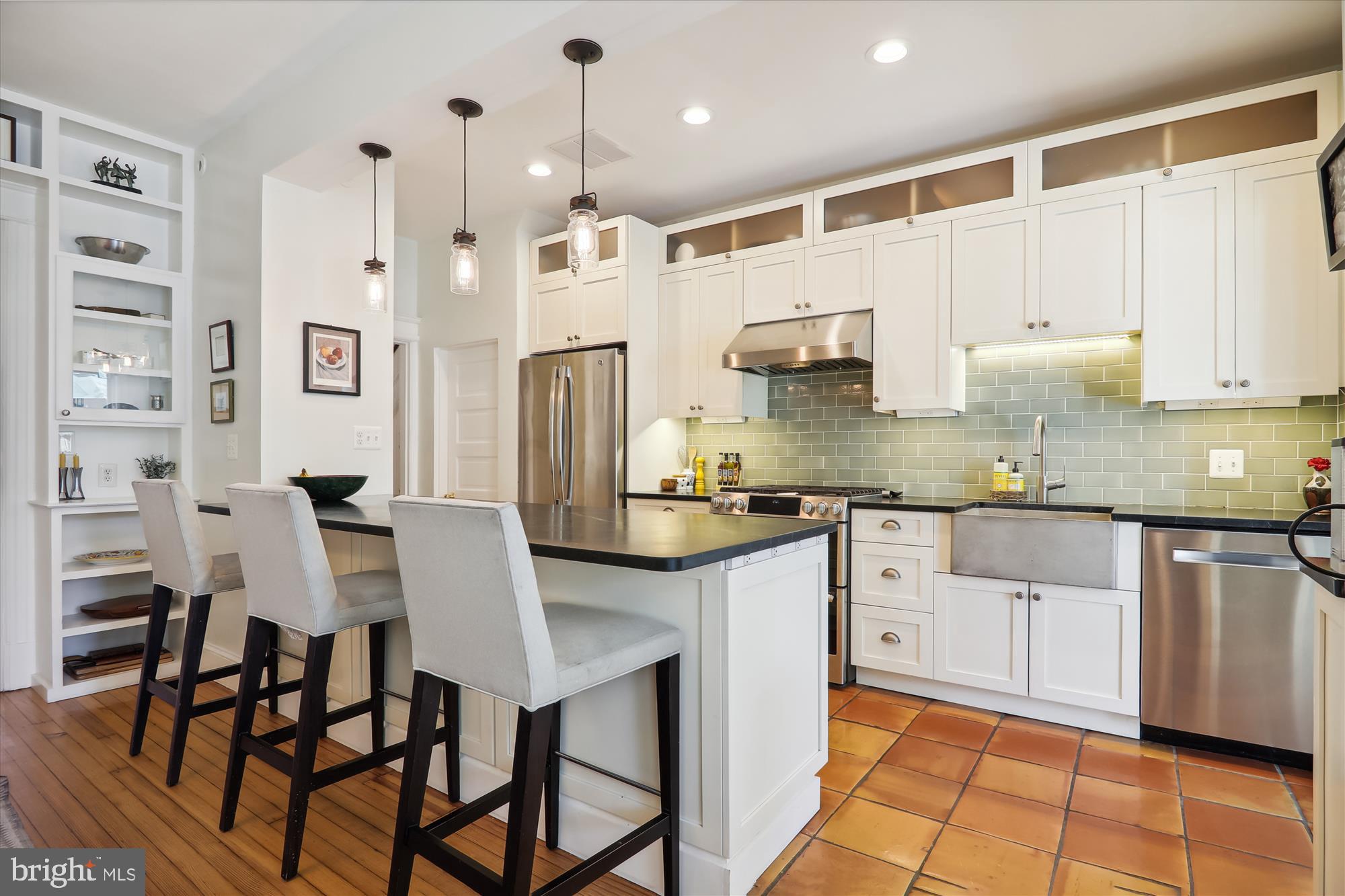 12 8th Street Northeast Washington, DC 20002 - Photo 14 of 56 Counter seating