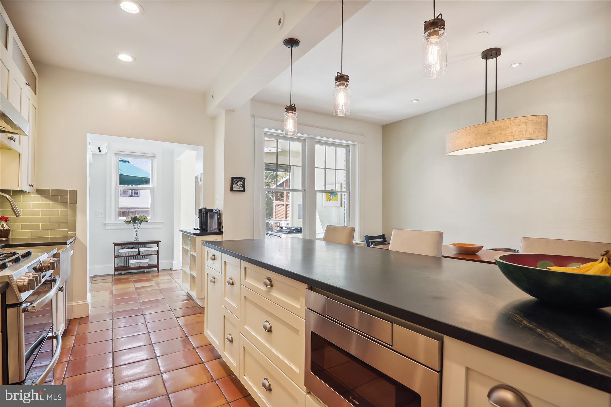 12 8th Street Northeast Washington, DC 20002 - Photo 17 of 56 Soapstone counters
