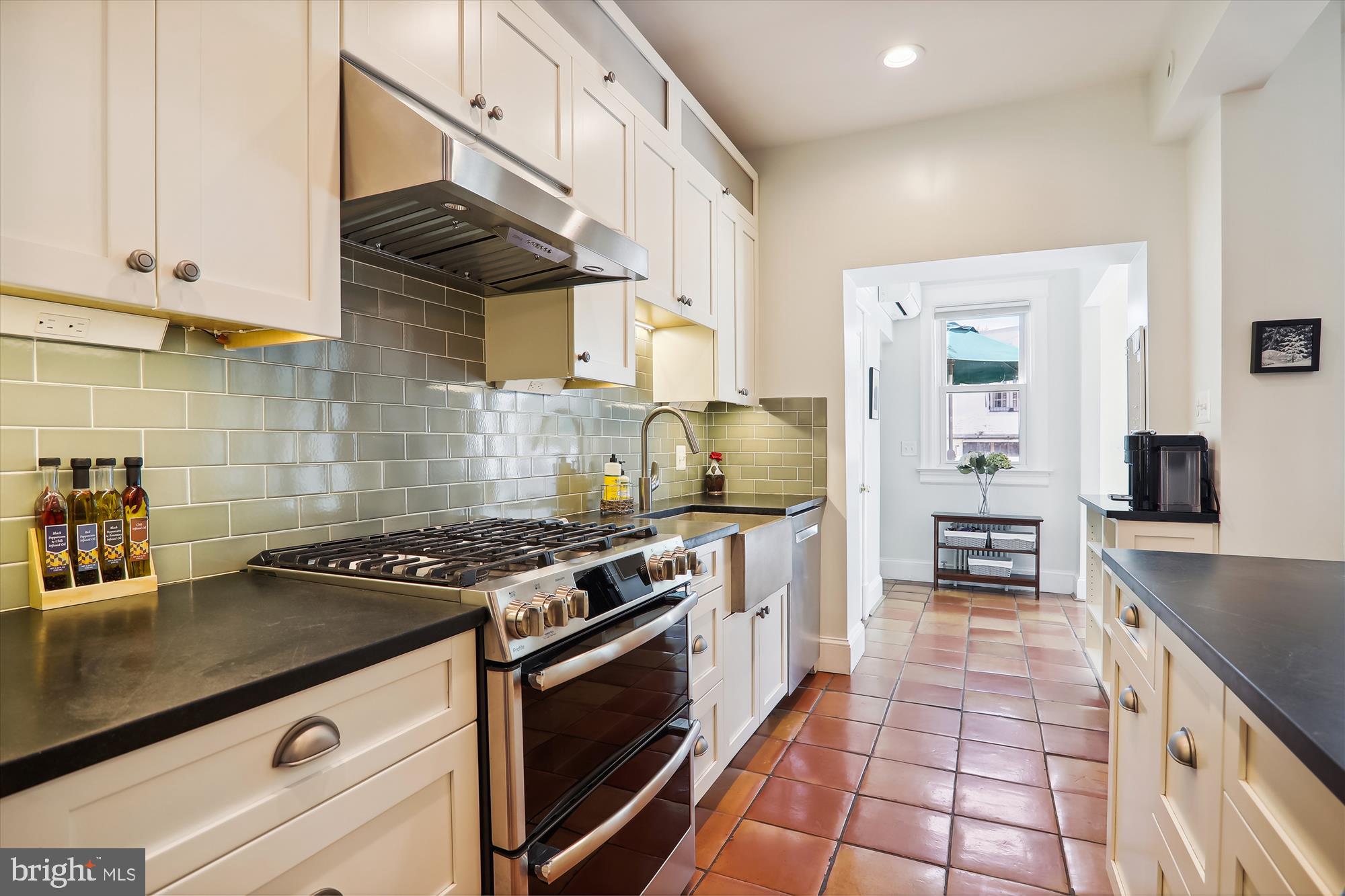 12 8th Street Northeast Washington, DC 20002 - Photo 18 of 56 Stainless steel