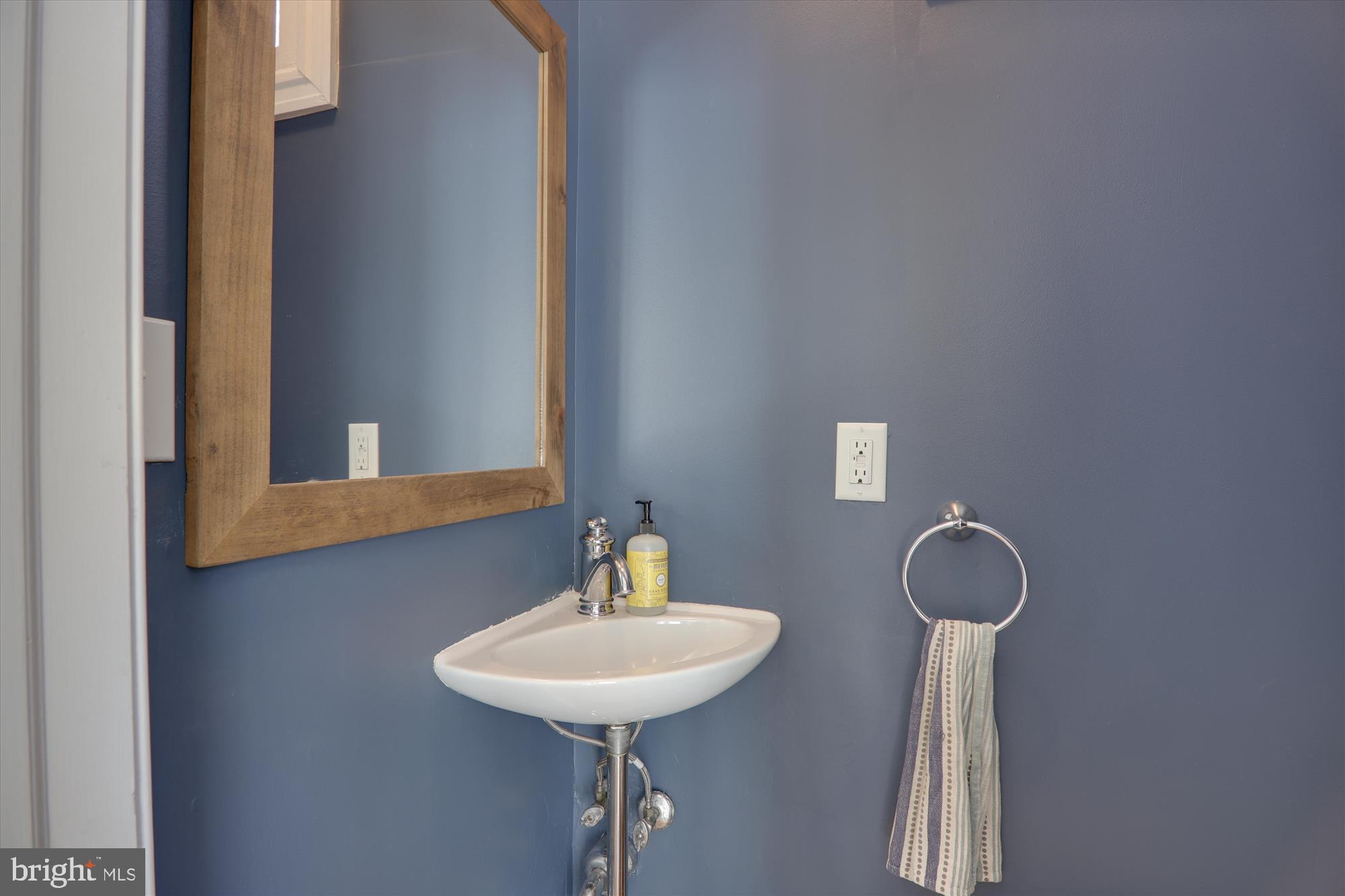 12 8th Street Northeast Washington, DC 20002 - Photo 19 of 56 Powder Room