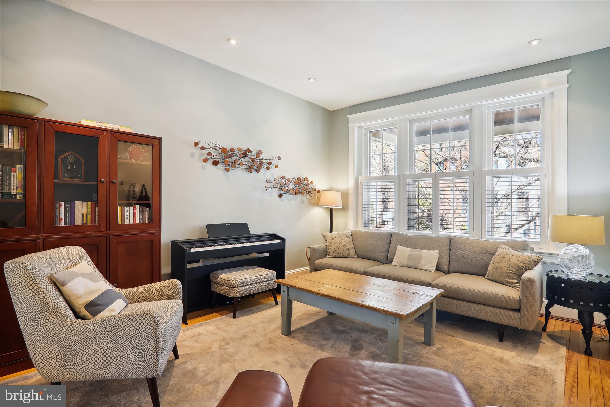 12 8th Street Northeast Washington, DC 20002 - Photo 8 of 56 Great Light!