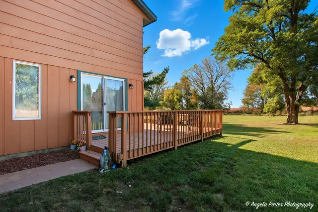 a view of a house with backyard and porch