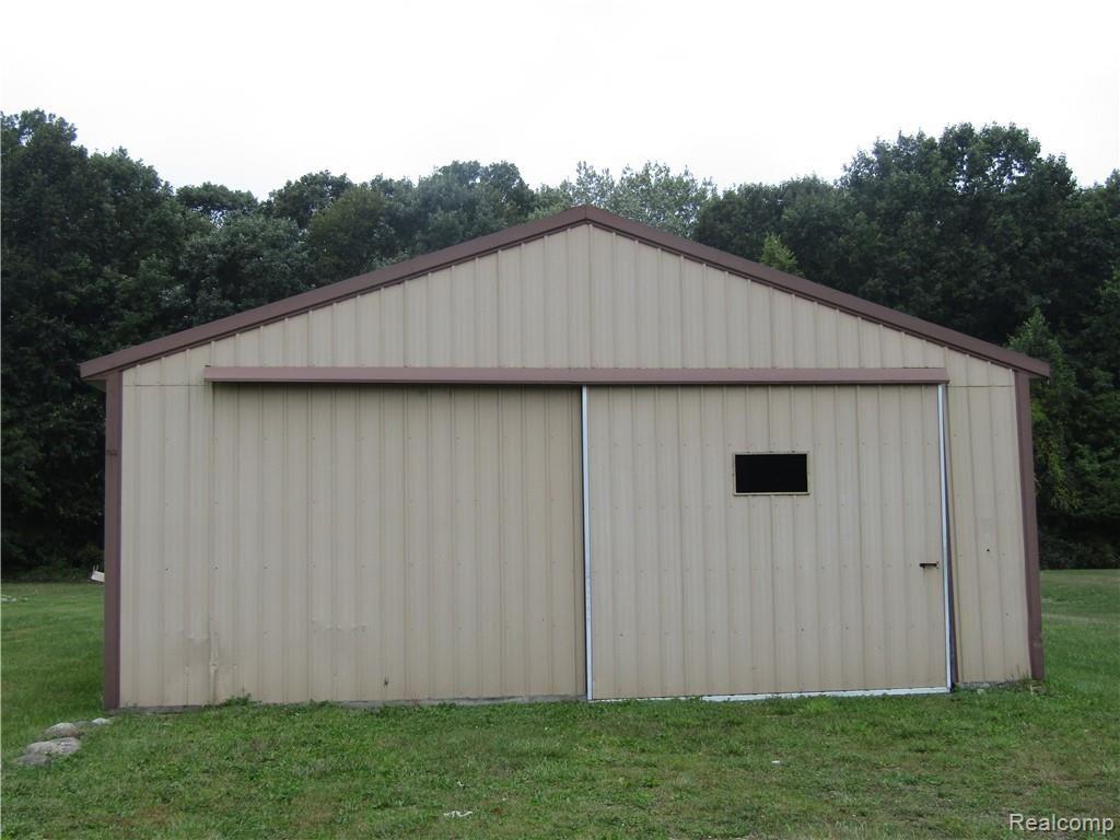 470 High Ridge Lane Leonard, MI 48367 - Photo 11 of 41 IMG_2989.JPG