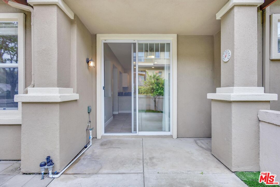 1131 Rosewalk Way Pasadena, CA 91103 - Photo 17 of 42 a view of a room that has a bench in it