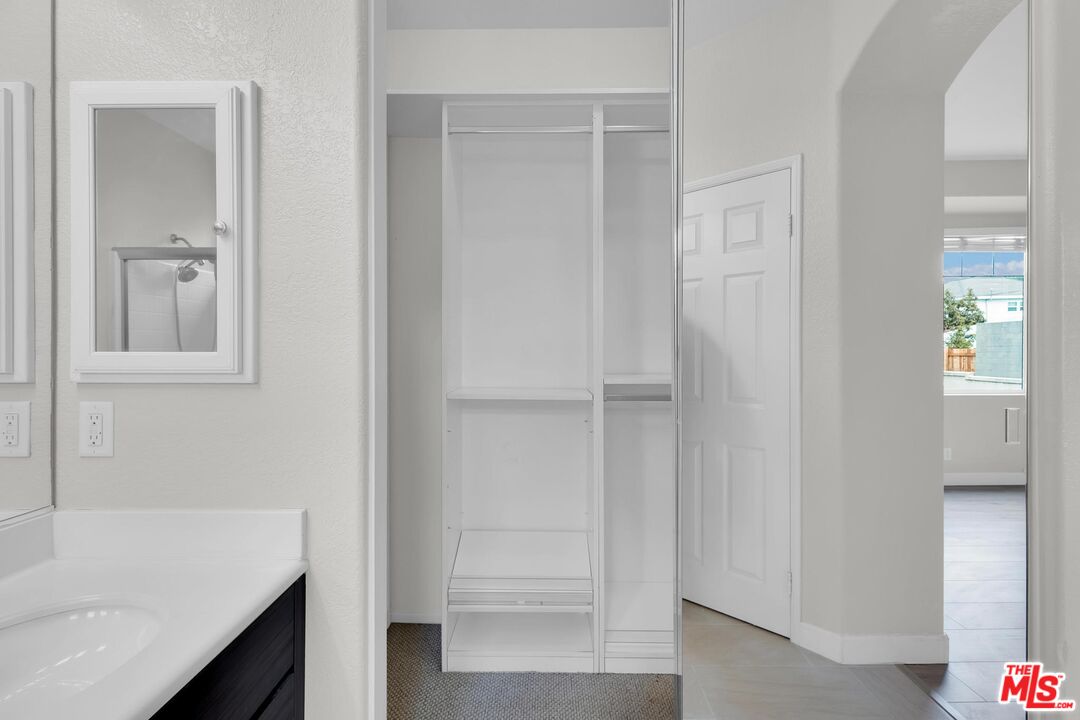 1131 Rosewalk Way Pasadena, CA 91103 - Photo 29 of 42 a bathroom with a bathtub