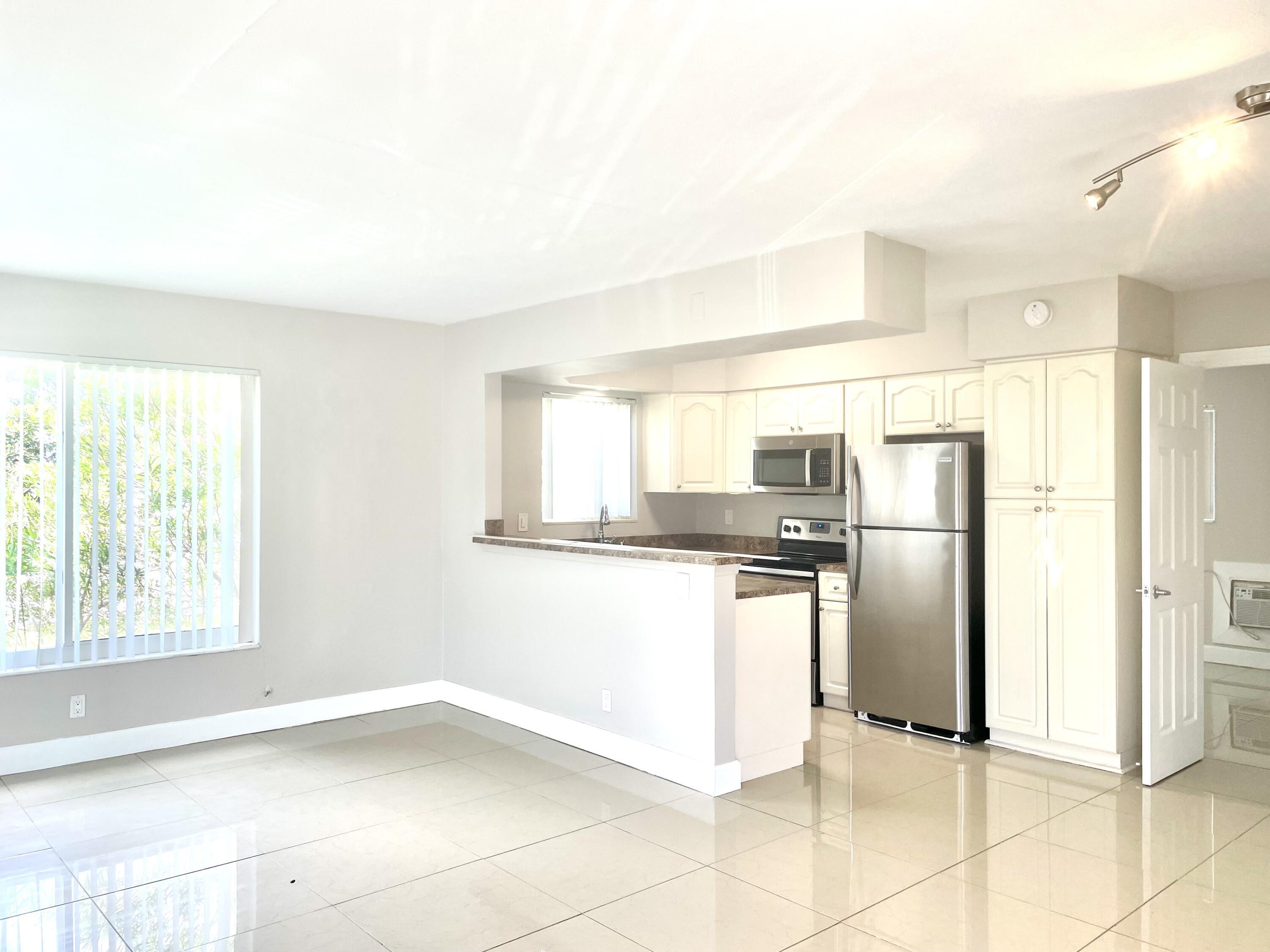 431 West Camino Real Boca Raton, FL 33432 - Photo 4 of 60 IMG_8322