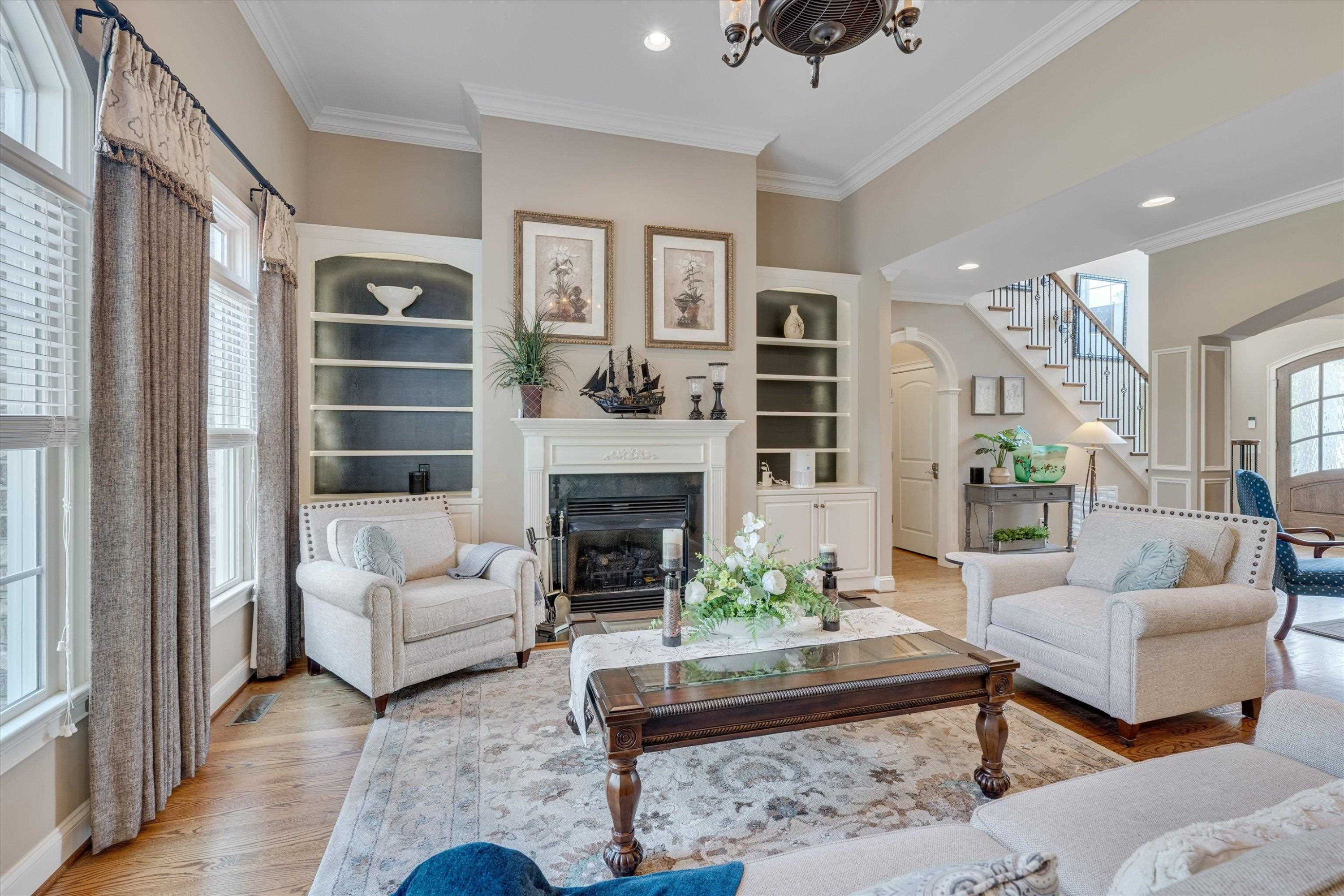 930 Rivers Edge Drive Graham, NC 27253 - Photo 8 of 23 Family/Living room