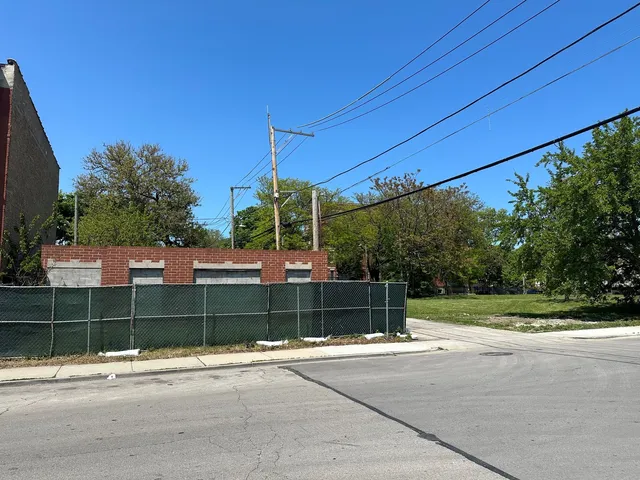 a view of a tennis court