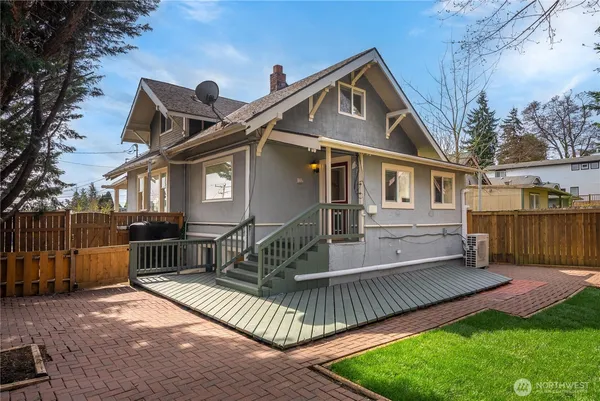 $1,088,000 | 950 North 86th Street, Seattle, WA 98103