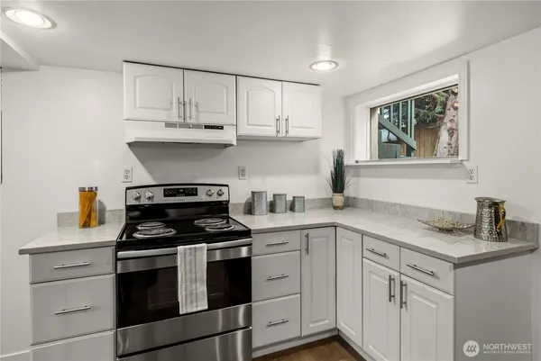 $1,088,000 | 950 North 86th Street, Seattle, WA 98103