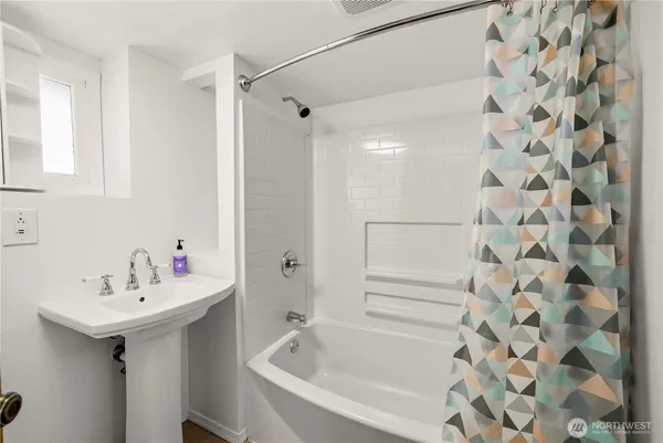 $1,088,000 | 950 North 86th Street, Seattle, WA 98103