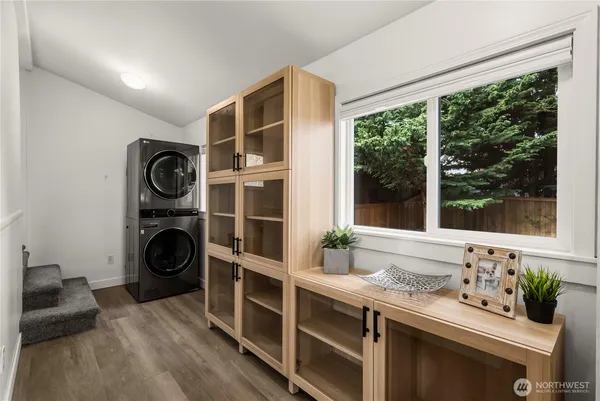 $1,088,000 | 950 North 86th Street, Seattle, WA 98103