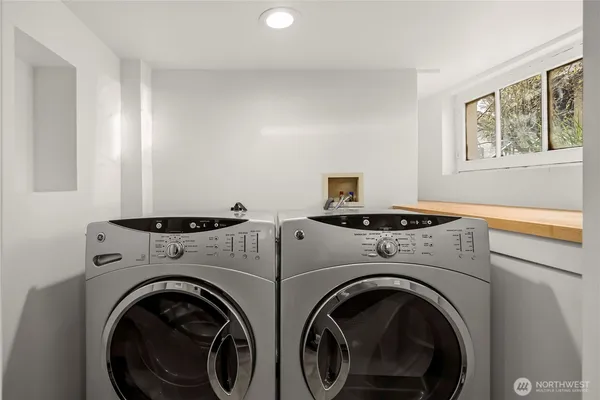 $1,088,000 | 950 North 86th Street, Seattle, WA 98103