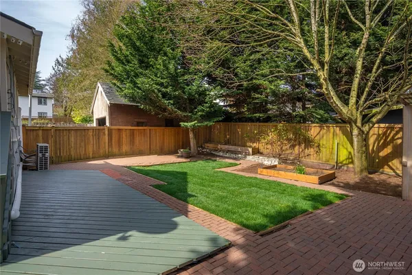 $1,088,000 | 950 North 86th Street, Seattle, WA 98103