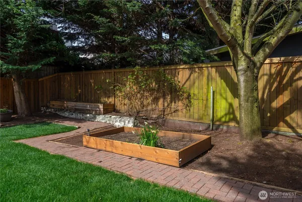 $1,088,000 | 950 North 86th Street, Seattle, WA 98103