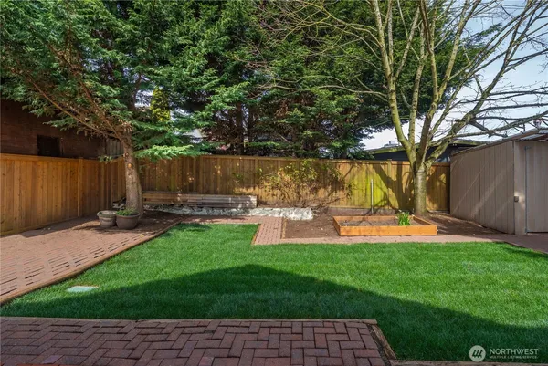 $1,088,000 | 950 North 86th Street, Seattle, WA 98103