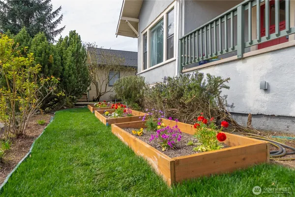 $1,088,000 | 950 North 86th Street, Seattle, WA 98103