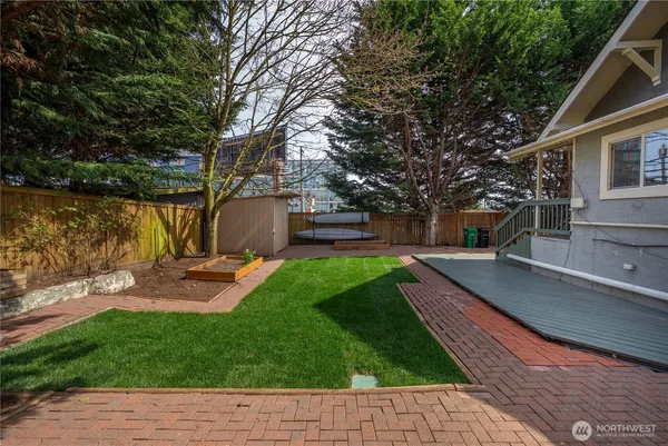 $1,088,000 | 950 North 86th Street, Seattle, WA 98103