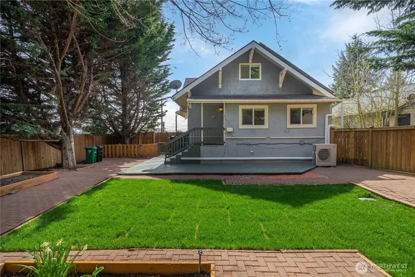 $1,088,000 | 950 North 86th Street, Seattle, WA 98103