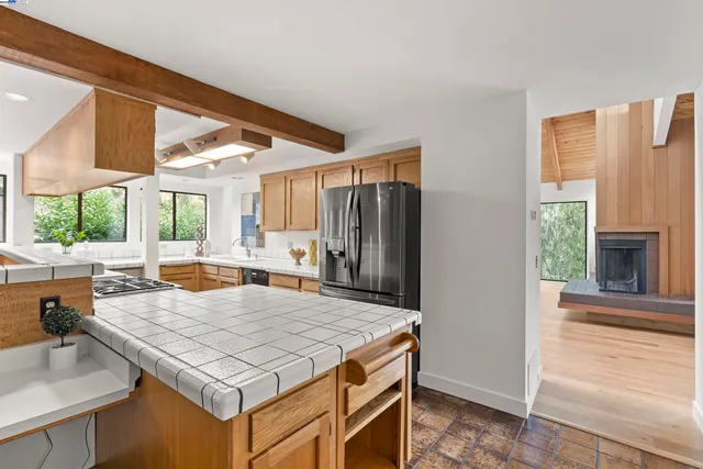 $1,450,000 | 6425 Zinn Drive, Oakland, CA 94611