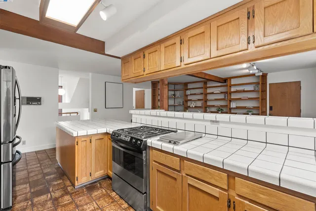 $1,450,000 | 6425 Zinn Drive, Oakland, CA 94611