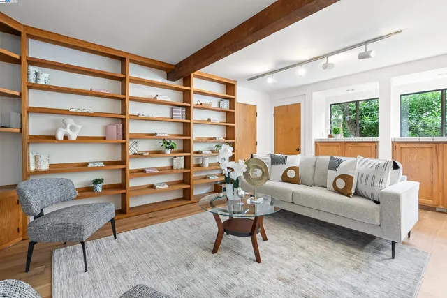 $1,450,000 | 6425 Zinn Drive, Oakland, CA 94611