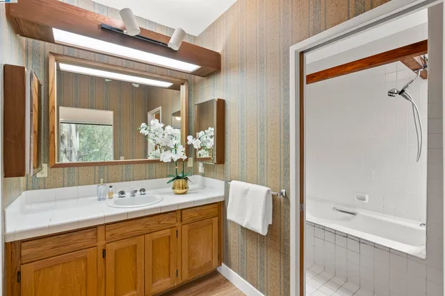 $1,450,000 | 6425 Zinn Drive, Oakland, CA 94611