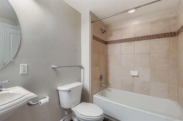 $2,000 | 1705 North Gaylord Street, Unit 205, Denver, CO 80206