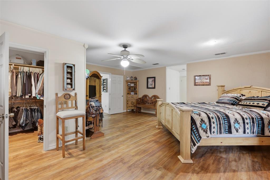 1644 County Road 195 Dublin, TX 76446 - Photo 13 of 34 a living room with furniture and wooden floor