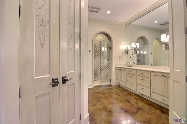 $775,000 | 7470 Sevenoaks Avenue, Baton Rouge, LA 70806