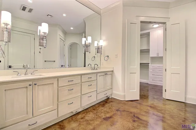 $775,000 | 7470 Sevenoaks Avenue, Baton Rouge, LA 70806