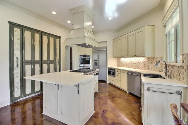 $775,000 | 7470 Sevenoaks Avenue, Baton Rouge, LA 70806