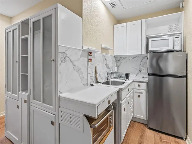 an aerial view of a tennis court