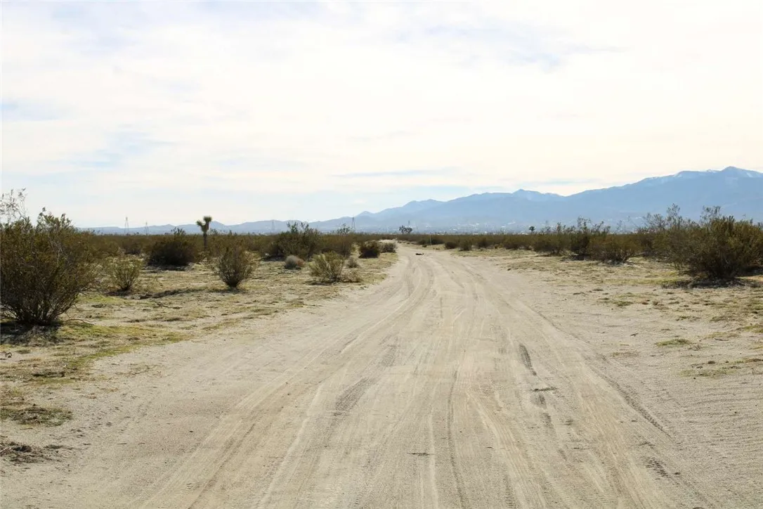 179940 Johnson Road Phelan, CA 92371 - Photo 11 of 14 a view of lake view and mountain