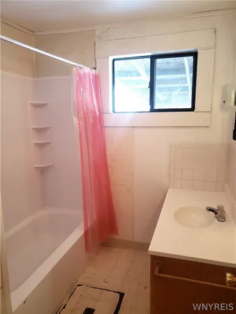 $2,350 | 91 Springville Avenue, Amherst, NY 14226