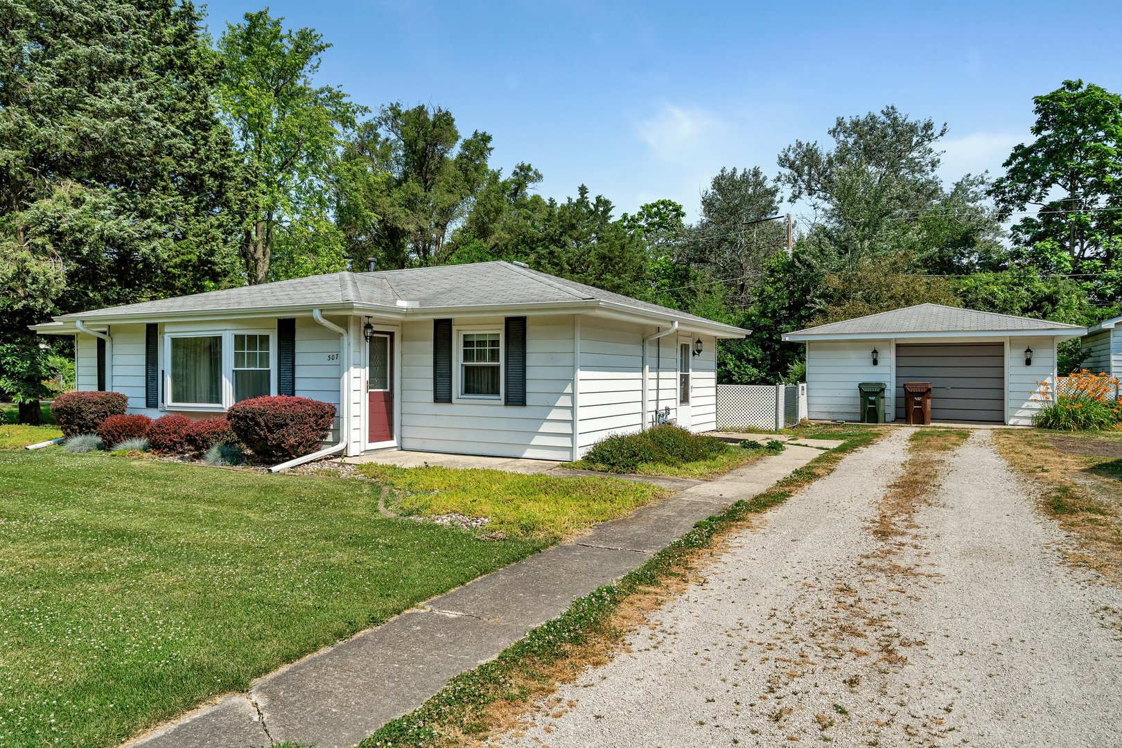 307 Bruce Road Lockport, IL 60441 - Photo 2 of 23 a view of a yard in front of house