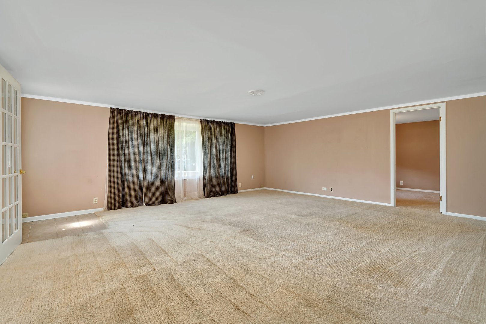 307 Bruce Road Lockport, IL 60441 - Photo 6 of 23 a view of an empty room with closet and entryway