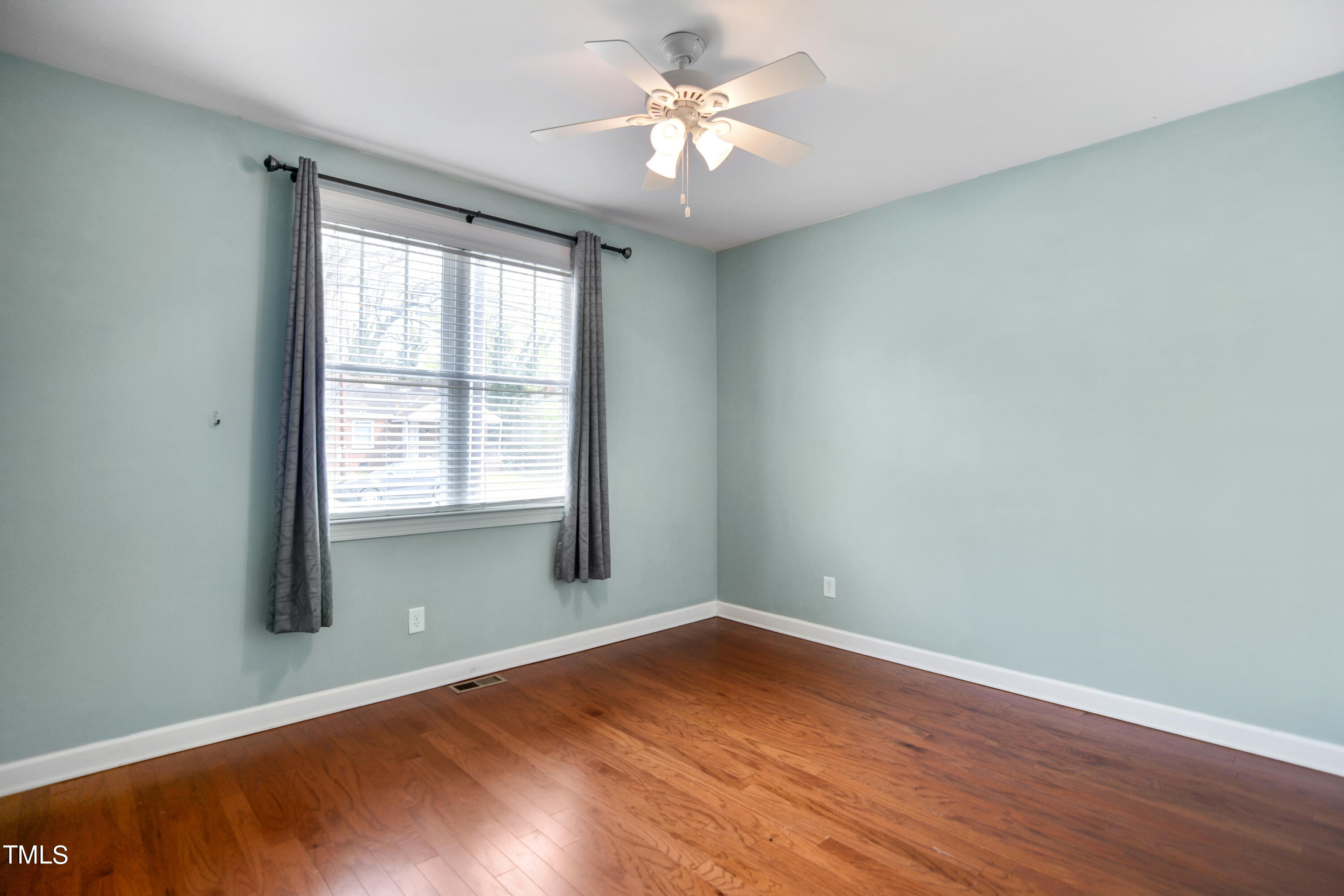 207 Idlewild Avenue Raleigh, NC 27601 - Photo 7 of 14 008