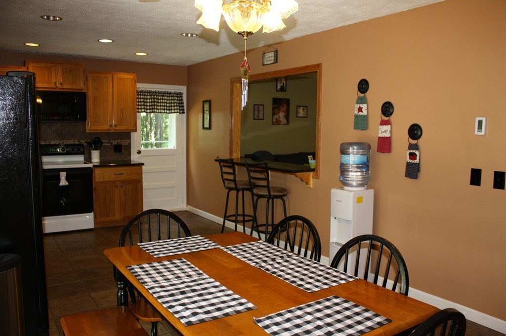 94 Larned Road Oxford, MA 01540 - Photo 5 of 20 Gallery Image 5