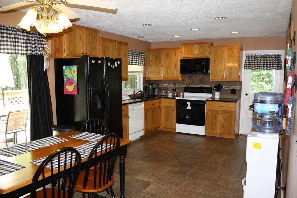 94 Larned Road Oxford, MA 01540 - Photo 6 of 20 Gallery Image 6