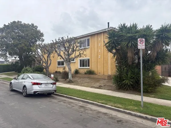 $2,200 | 1712 South Ridgeley Drive, Unit 4, Los Angeles, CA 90019