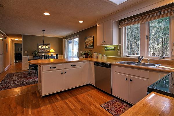 14 Boxford Road Topsfield, MA 01983 - Photo 3 of 30