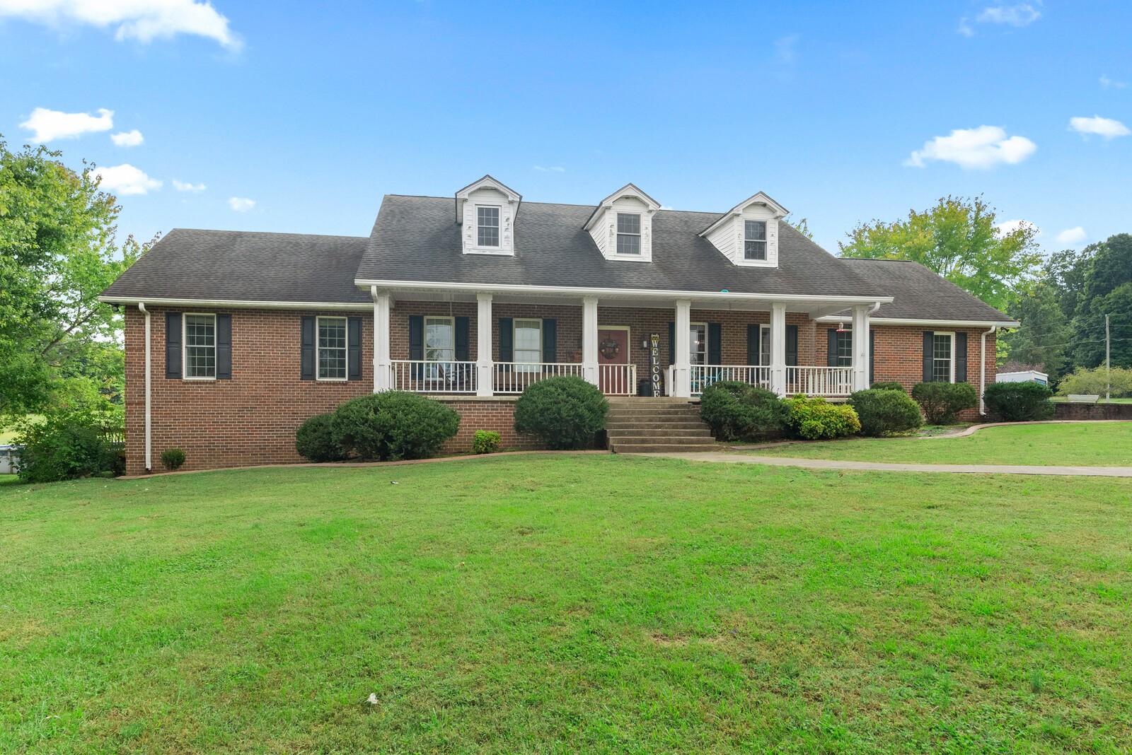 7336 Chowning Road Springfield, TN 37172 - Photo 2 of 45 a front view of a house with a garden