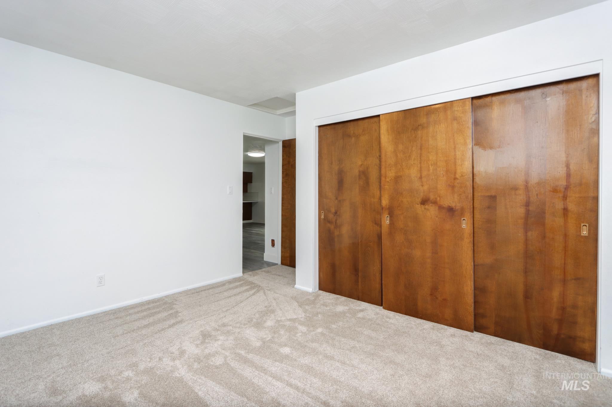 801 Thompson Avenue Nyssa, OR 97913 - Photo 18 of 46 Neutral tone carpet flooring