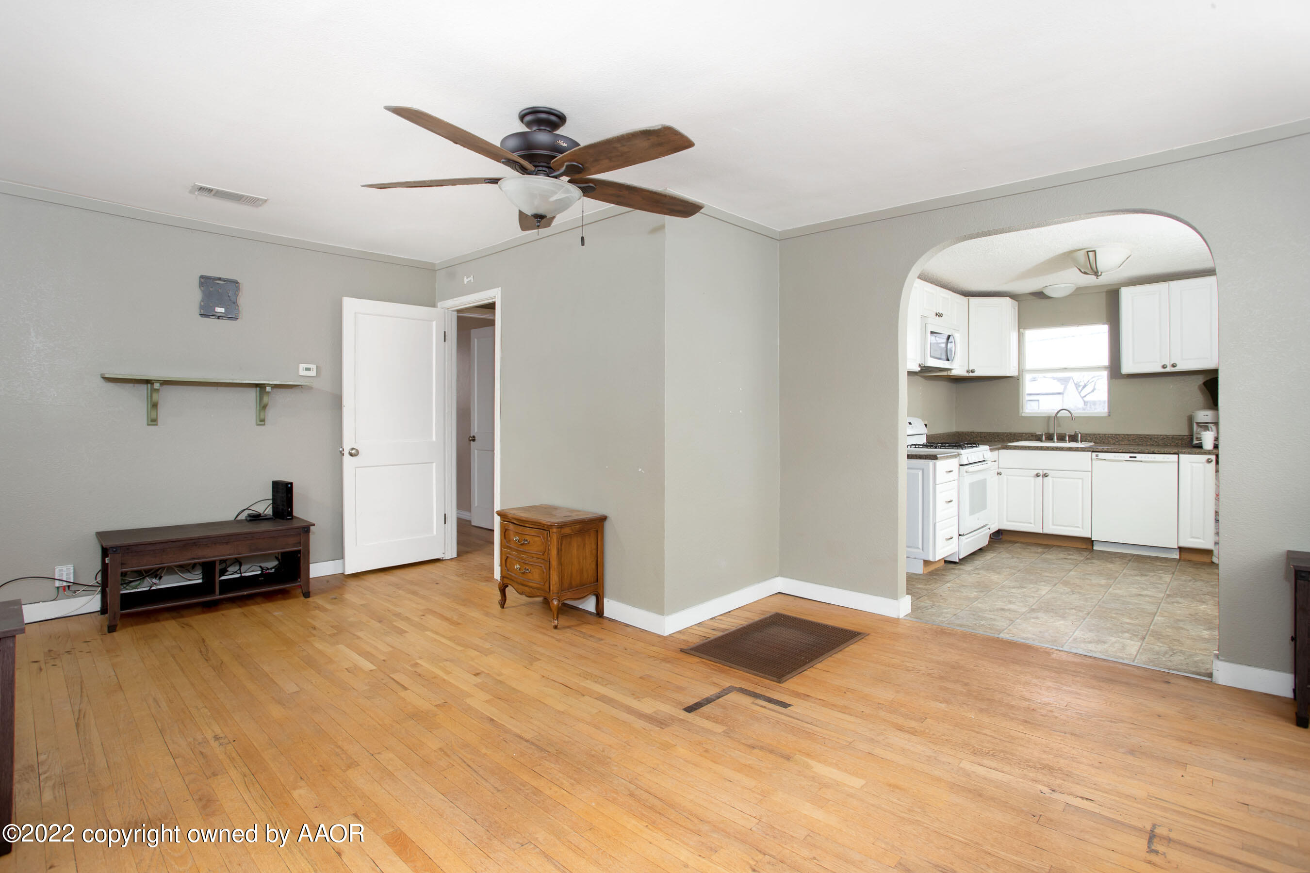 4104 South Hughes Street Amarillo, TX 79110 - Photo 4 of 17 6