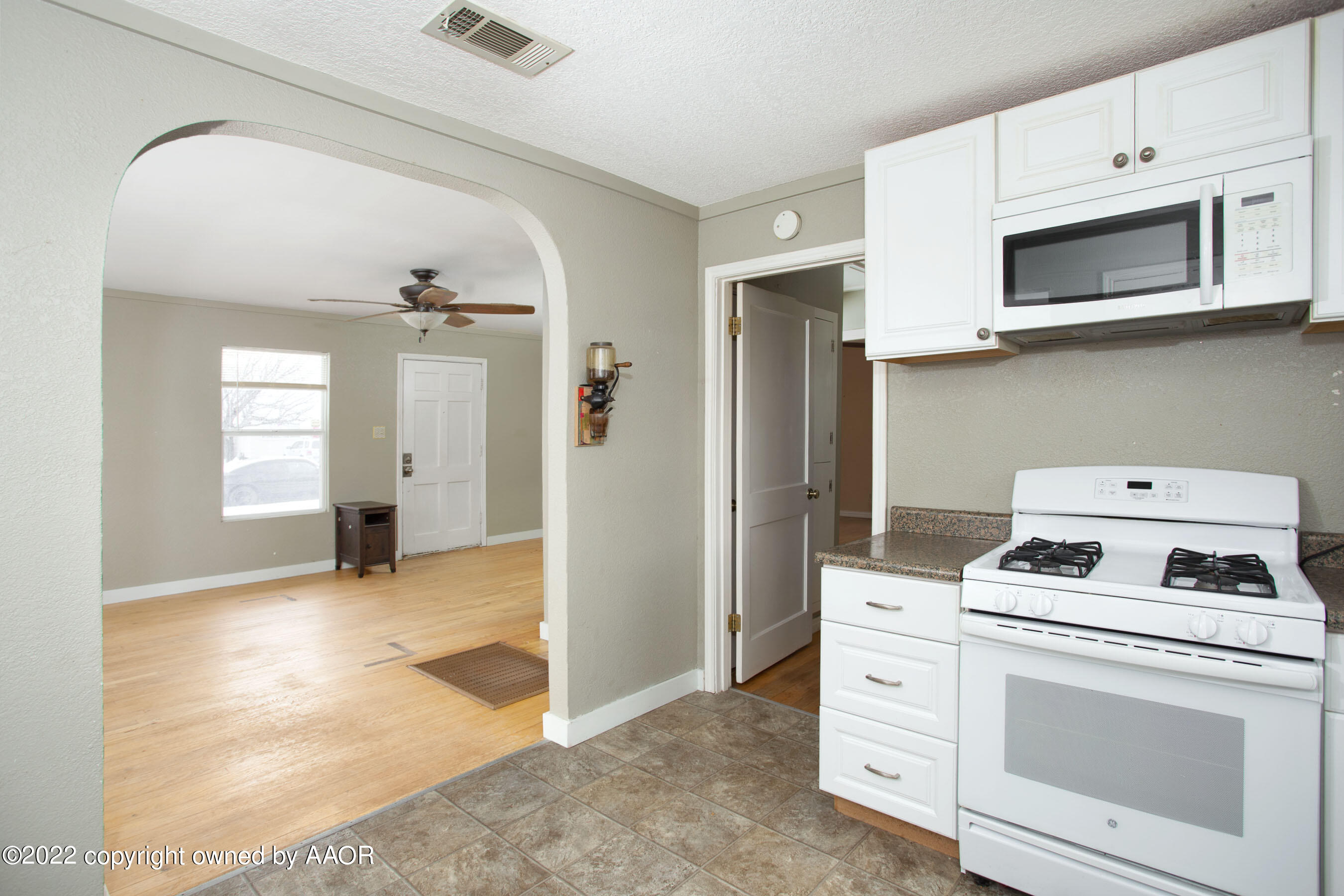 4104 South Hughes Street Amarillo, TX 79110 - Photo 7 of 17 4