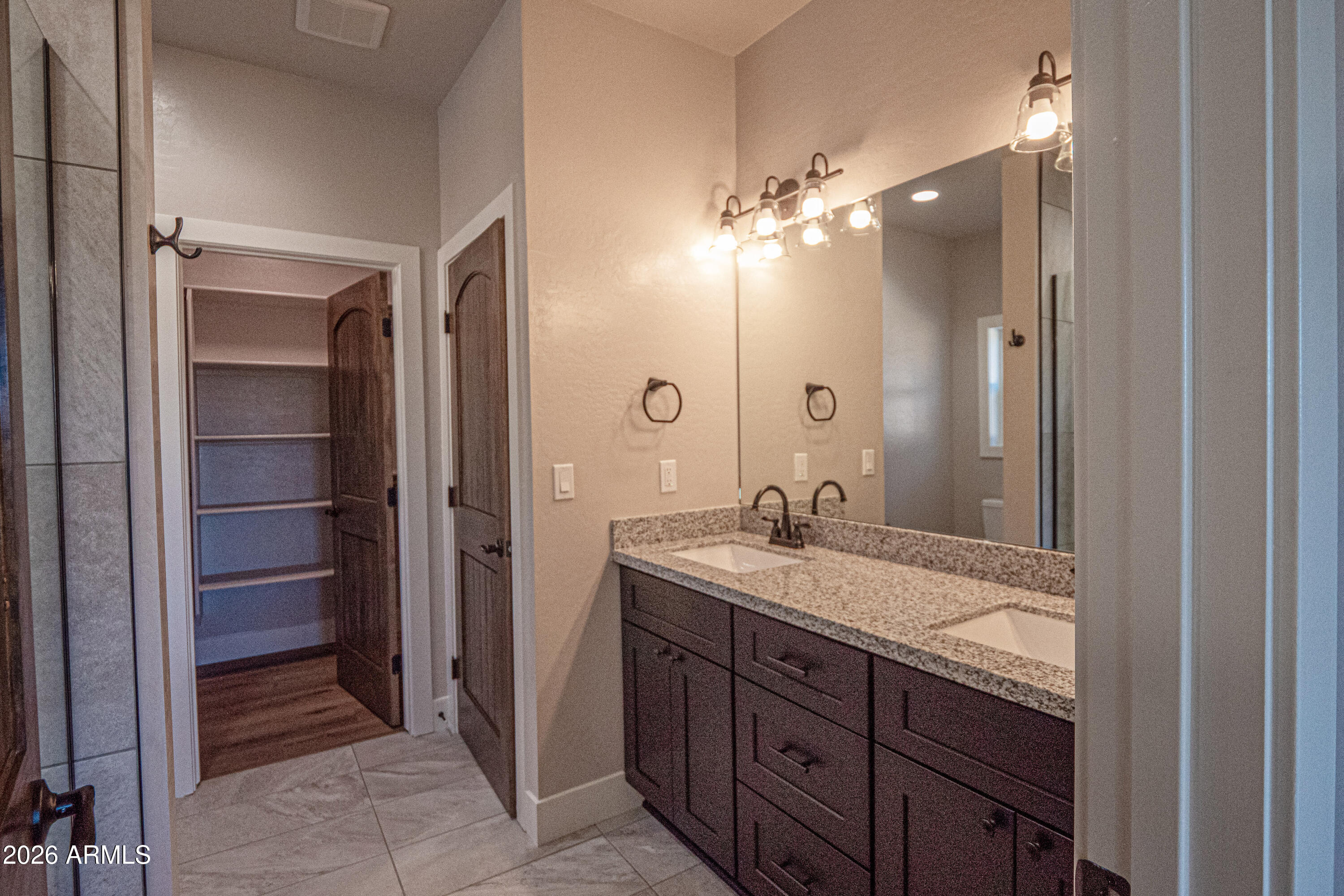 2021 East Rimstone Drive Show Low, AZ 85901 - Photo 24 of 38 bath1_1