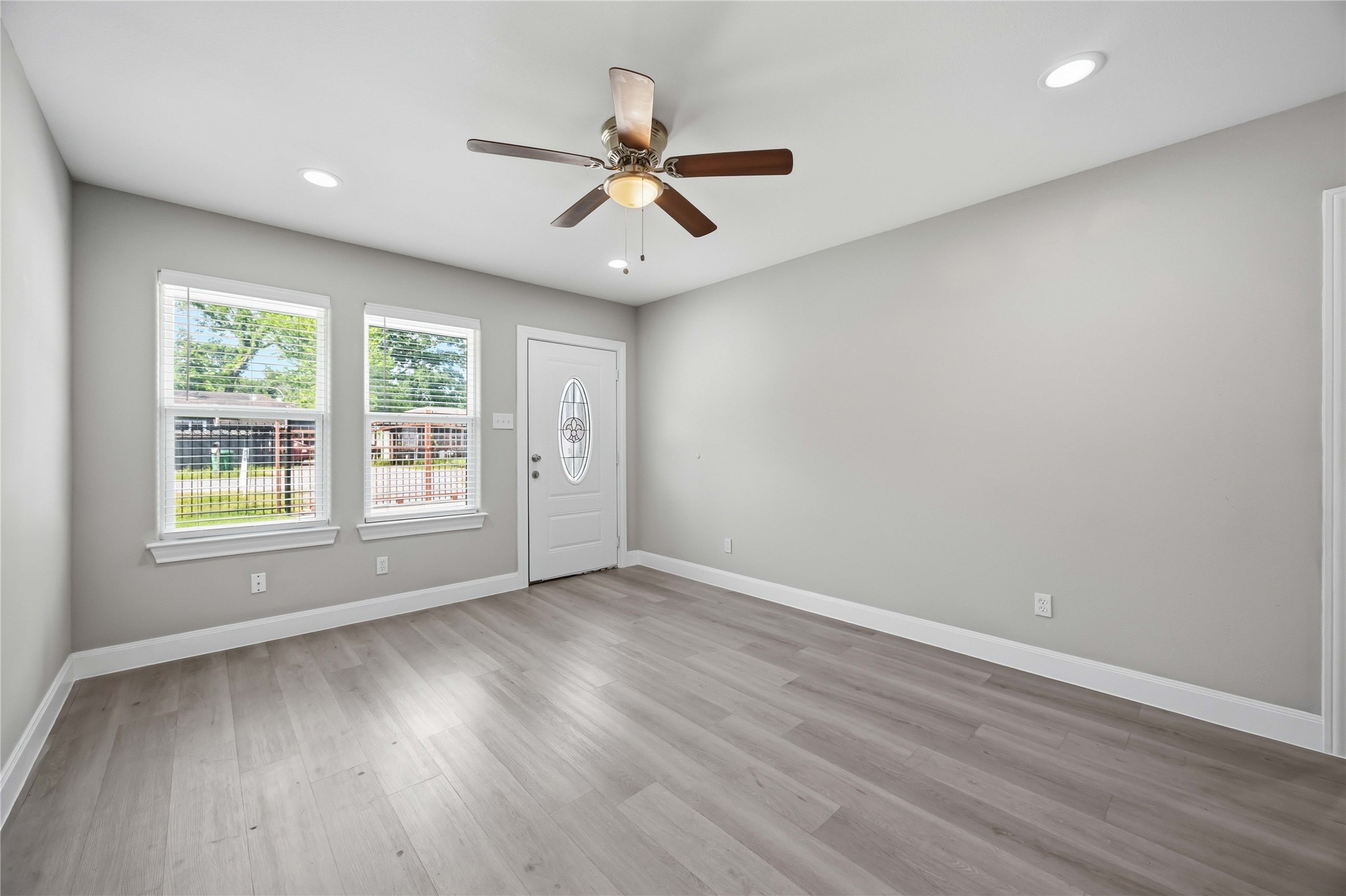 8129 Linda Vista Road Houston, TX 77028 - Photo 6 of 27